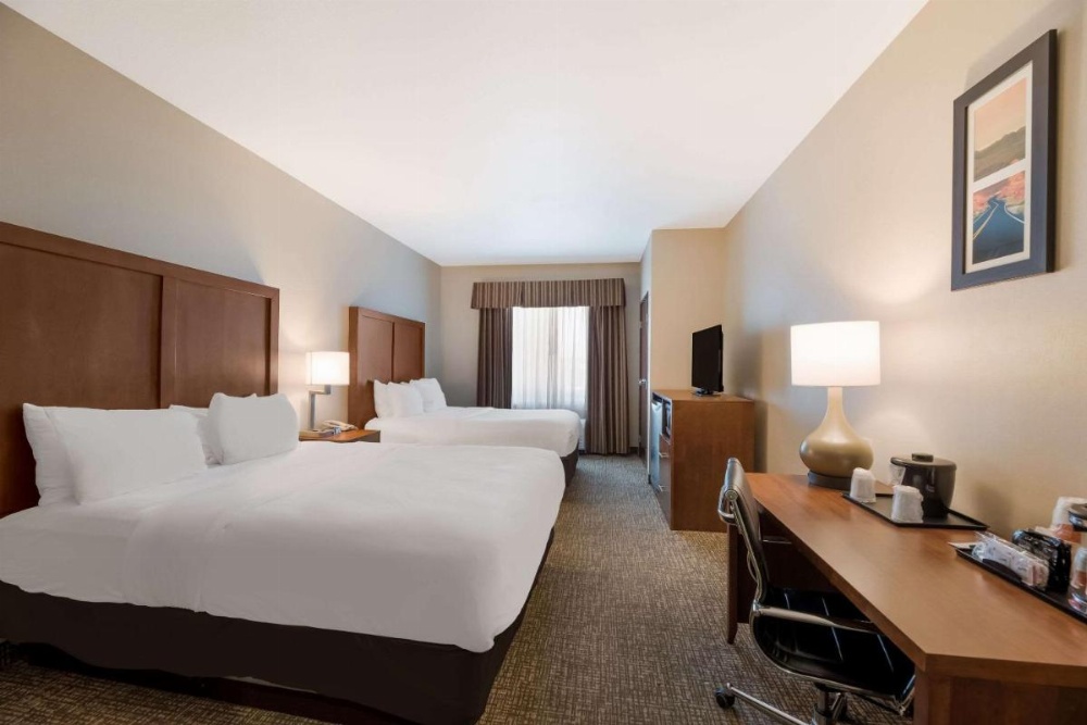 Comfort Inn And Suites Image 14