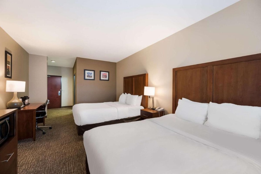Comfort Inn And Suites Image 15