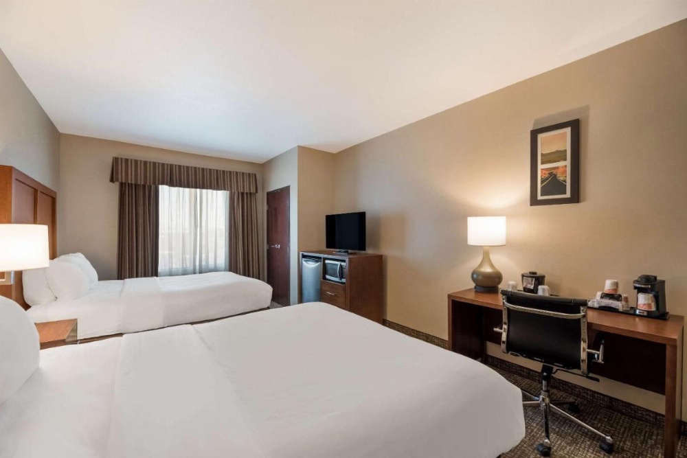 Comfort Inn And Suites Image 16