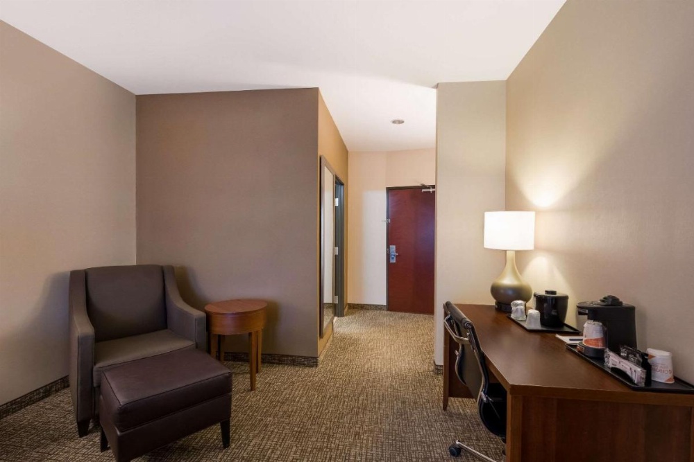 Comfort Inn And Suites Image 23