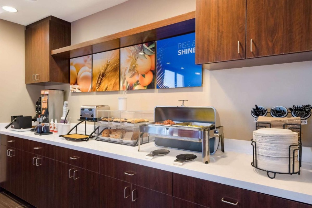 Comfort Inn And Suites Image 33