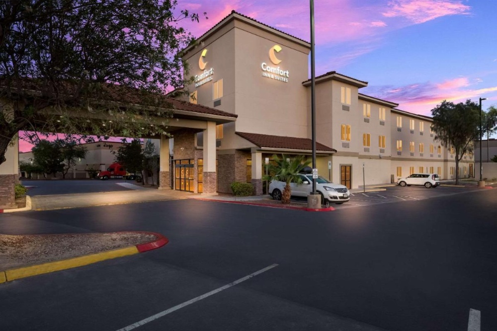Comfort Inn And Suites Image 6